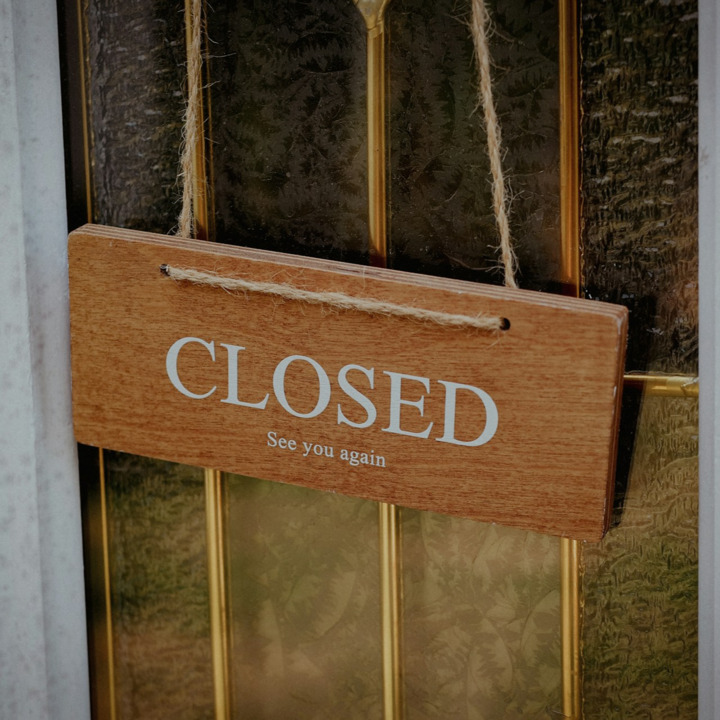 休業の看板